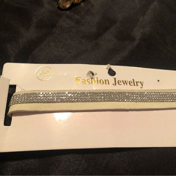 Prom accessory bundle – one choker, two bling bracelets, one jeweled hair clip - Picture 3 of 7